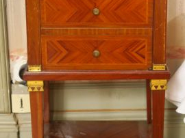 Vente aux enchères Mobilier de chambre à coucher de style Louis XVI en marqueterie, ornem