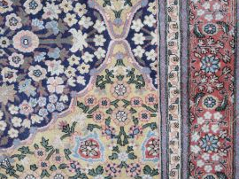 Vente aux enchères Tapis d’Orient, semi de fleurs, fond bleu