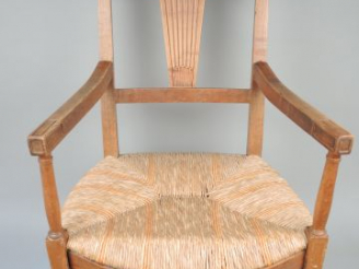 Vente aux enchères 	Paire de fauteuils paillés de style Directoire, dossier ajouré à gerb