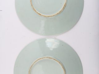 Deux plats XIXème en porcelaine du Canton, pseudo famille verte, à déc