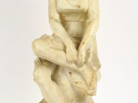 Vente aux enchères Sculpture 1900 en albâtre 'Jeune fille dénouant sa sandale'. H. : 50 c