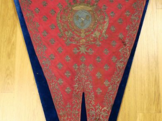 Vente aux enchères Superbe guidon de cavalerie en soie du Régiment de Dragons d’Orléans (