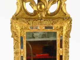 Vente aux enchères Miroir à parecloses Louis XV en bois sculpté et doré (petits accidents