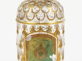 GUERLAIN. Flacon en verre moulé 'eau de cologne Impériale'. H. 22 cm (