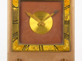 Vente aux enchères JAEGER LECOULTRE. Pendulette métallique.  21 x 16 cm