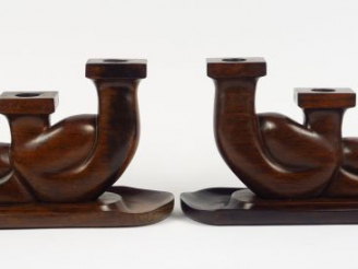 Vente aux enchères Paire de candélabres 1940 en acajou, éclairant à trois lumières. 20 x 