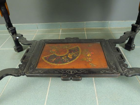 Table de milieu Napoléon III de style Extrême-Orient en bois noirci, p