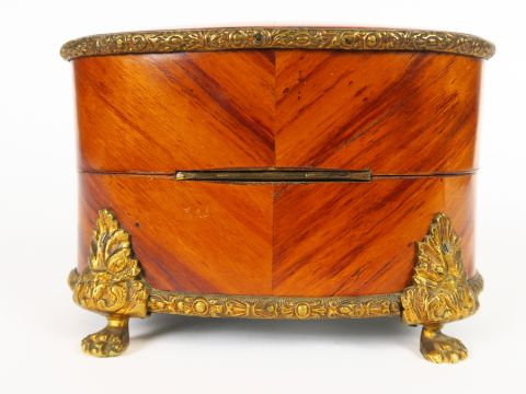 Coffret à bijoux ou à odeurs Napoléon III en placage de bois de rose, 