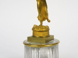 Sujet XIXe en bronze doré et cristal figurant une jeune fille à l'anti
