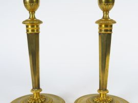 Paire de flambeaux en bronze doré de style Empire à décor de godrons, 