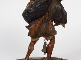 Sujet 1900 en plâtre polychrome 'Porteur d'eau d'Afrique du Nord'. Sig