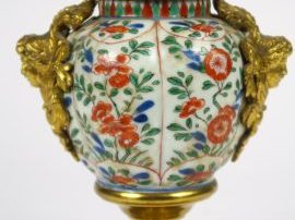 Vase monté en porcelaine de Chine, famille rose, monture en bronze dor