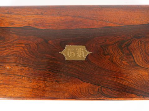 Belle paire de pistolets en coffret (placage de palissandre), cassette