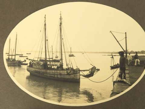 CONAKRY, la perle de l'A.O.F. Rare album de 87 photographies en très b
