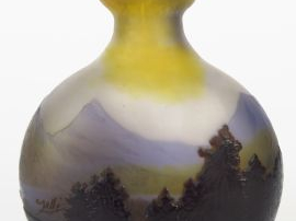 GALLE. Vase en verre gravé en camée à l'acide à décor de paysage vosgi