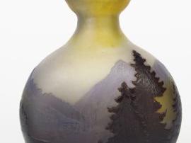 GALLE. Vase en verre gravé en camée à l'acide à décor de paysage vosgi