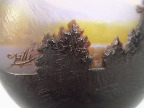 GALLE. Vase en verre gravé en camée à l'acide à décor de paysage vosgi