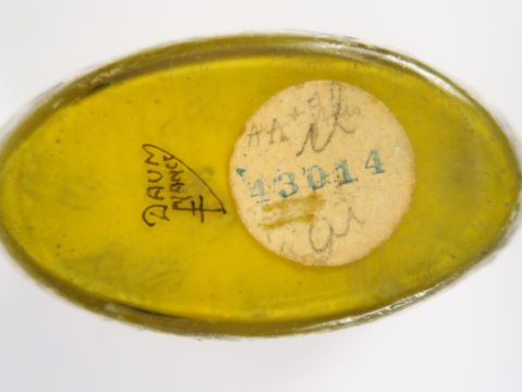 DAUM. Vase en verre gravé et émaillé à décor de paysage de neige. Sign