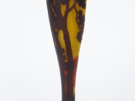 DAUM (?). Pied de lampe en verre à décor gravé en camée à l'acide de p