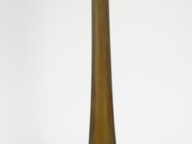 Vente aux enchères DAUM. Grand vase soliflore en verre marbré. Signé. H. : 64 cm