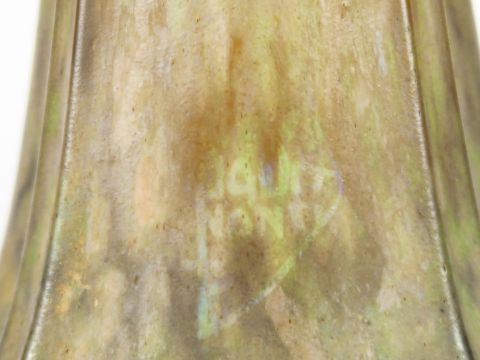 DAUM. Grand vase soliflore en verre marbré. Signé. H. : 64 cm