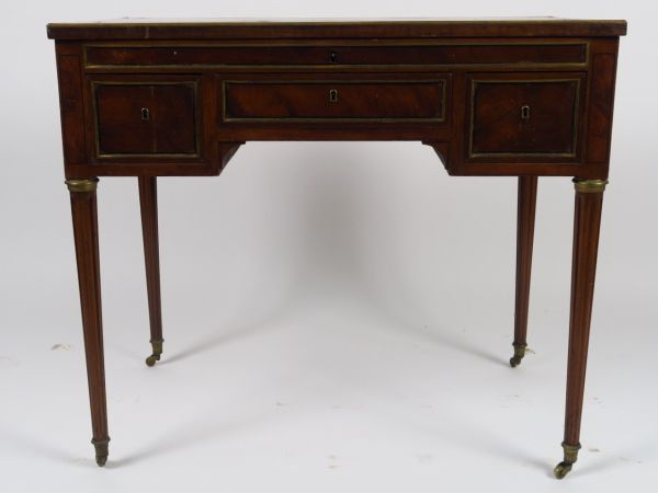 Table de toilette Louis XVI en acajou et placage d'acajou, dessus se s