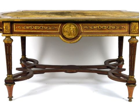 BEFORT Jeune. Table de milieu Napoléon III de style Louis XVI, belle o