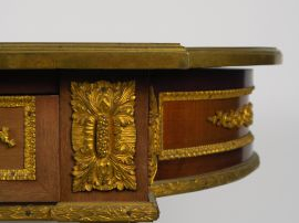 BEFORT Jeune. Table de milieu Napoléon III de style Louis XVI, belle o