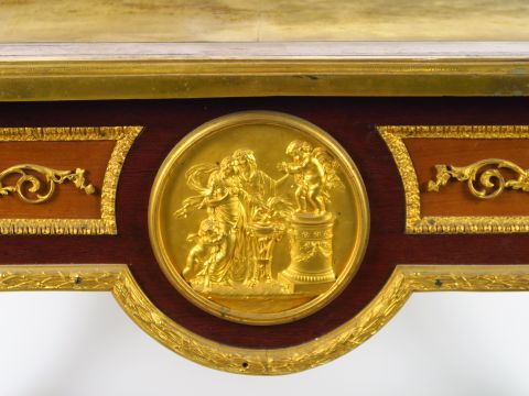 BEFORT Jeune. Table de milieu Napoléon III de style Louis XVI, belle o