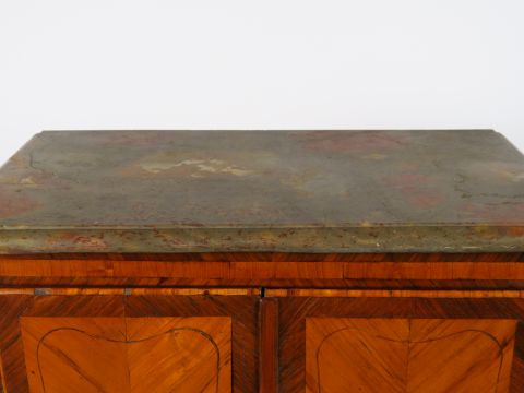 Secrétaire de dame Louis XV en marqueterie, ouvrant à deux portes déga