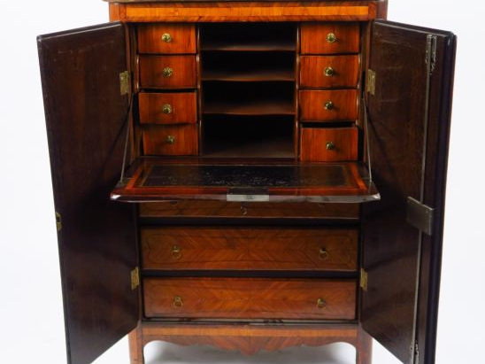 Secrétaire de dame Louis XV en marqueterie, ouvrant à deux portes déga