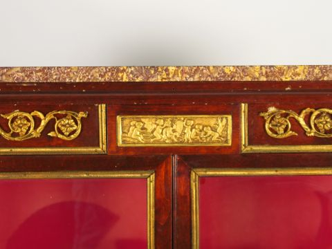 Vitrine Napoléon III de style Louis XVI en acajou et placage d'acajou,