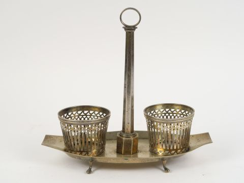 Monture d'huilier vinaigrier Restauration en argent, poinçon au 1er co