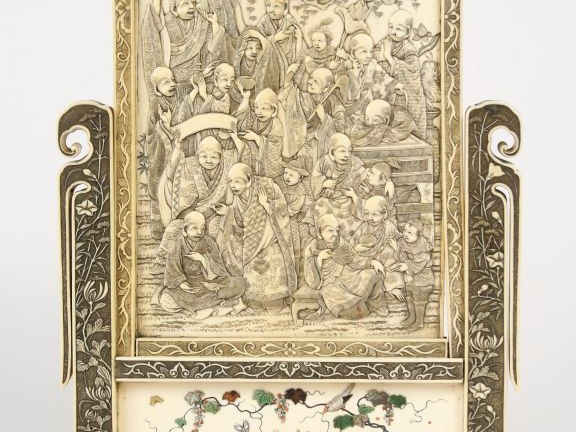 Ecran de lettré en ivoire à décor finement sculpté sur une des faces d