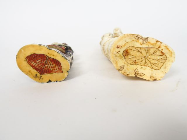 Deux okimonos en ivoire marin, représentant Daikoku accompagné d'un en