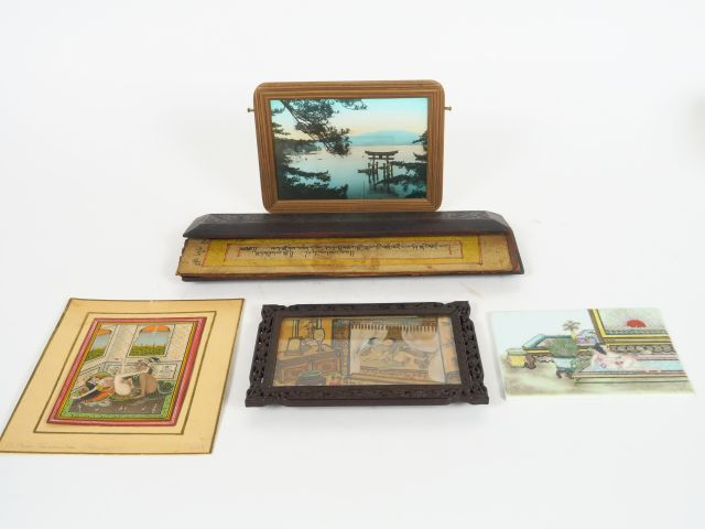 Lot composé de trois miniatures érotiques sur papier ou porcelaine.  I