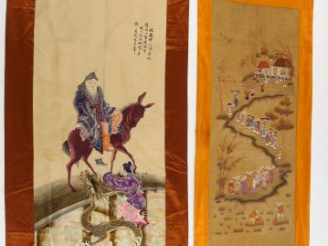 Vente aux enchères Tenture murale figurant un personnage sur un dragon présentant une off