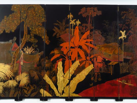 Dans le goût de Pham Hâu. Paravent à six feuilles, à décor laqué corai