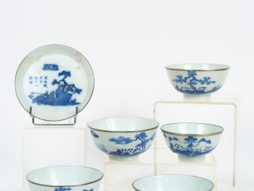 Ensemble de 5 coupes en porcelaine de Hue, décor de pêcheurs sous un p
