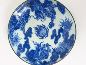 Petite coupelle en porcelaine bleu de Hue (légèrement déformée). Vietn