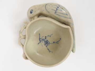 Godet de peintre en porcelaine bleu blanc. Anam, Xvème siècle. Diam. 9