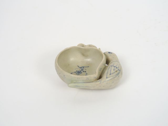 Godet de peintre en porcelaine bleu blanc. Anam, Xvème siècle. Diam. 9