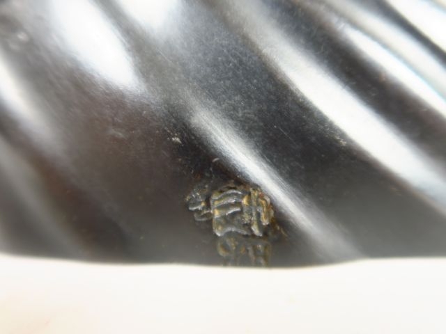 Buste de jeune femme en bronze à patine brune.  Signature illisible. H