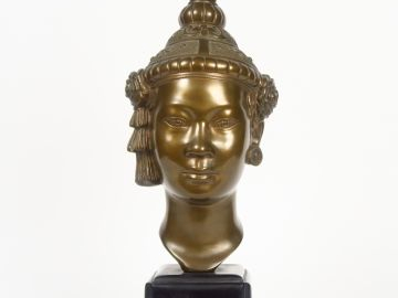 GIA-LOI. Tête de danseuse vietnamienne en cuivre.  Signée.  H. sans le