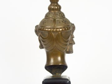 GIA-LOI. Tête de danseuse vietnamienne en cuivre.  Signée.  H. sans le