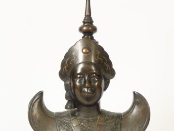 Buste de danseuse indochinoise en bronze niellé d'argent. Indochine, v