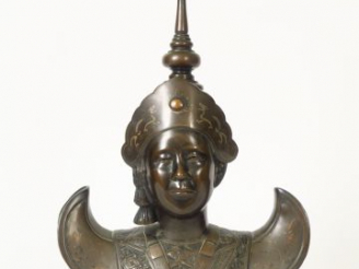 Vente aux enchères Buste de danseuse indochinoise en bronze niellé d'argent. Indochine, v