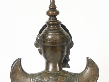 Buste de danseuse indochinoise en bronze niellé d'argent. Indochine, v