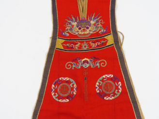 Vente aux enchères Ensemble de textiles, à décor de fleurs, de dragons etc... (accidents)