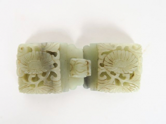 Vente aux enchères Boucle de ceinture en jade, sculpté de fleurs. Chine, fin XIXème siècl